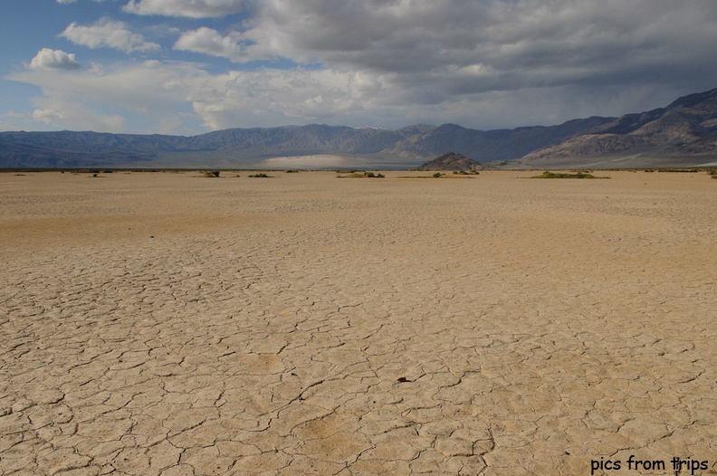 dry lakebed2010d11c240.jpg